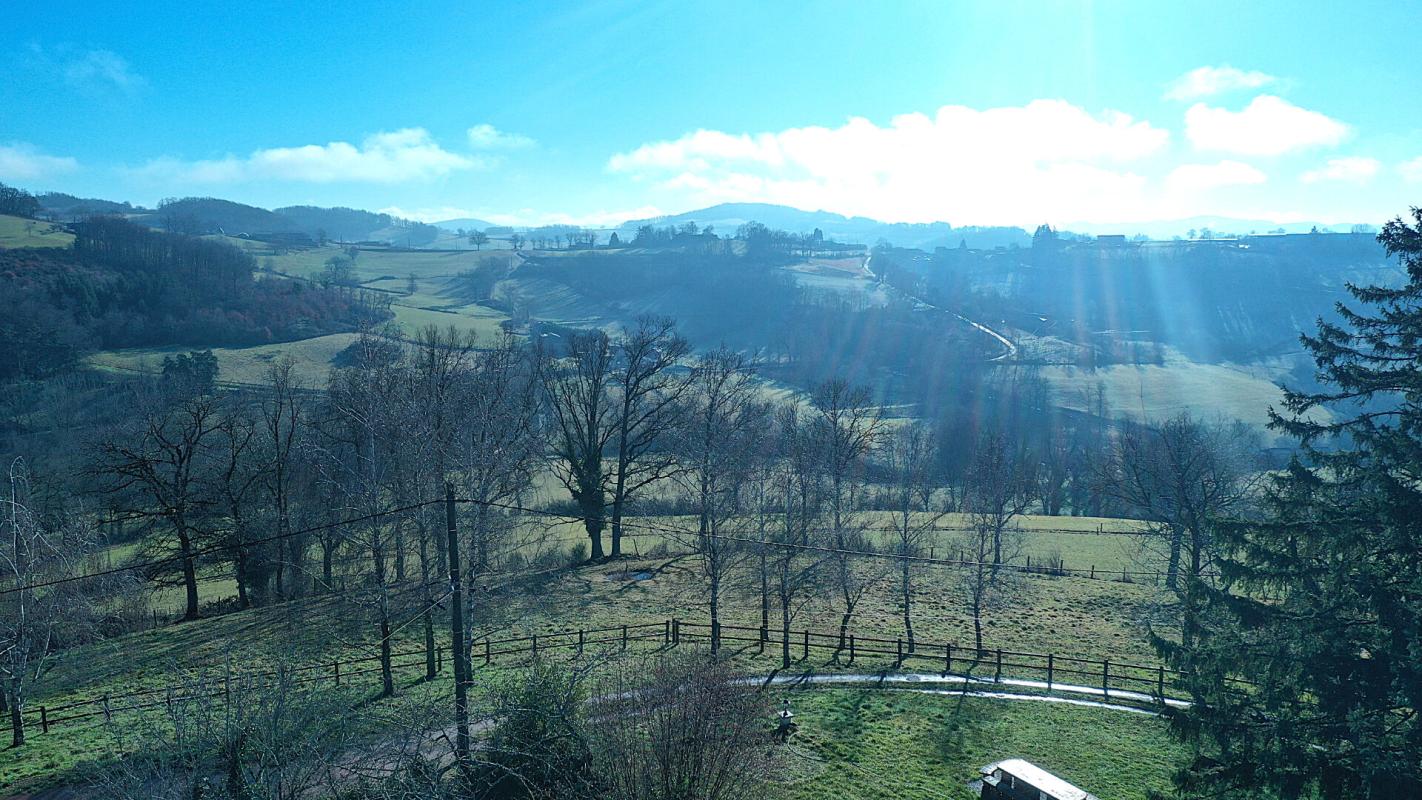 LONGESSAIGNE Maison de caractère : Un balcon sur la nature et un potentiel à sculpter 15
