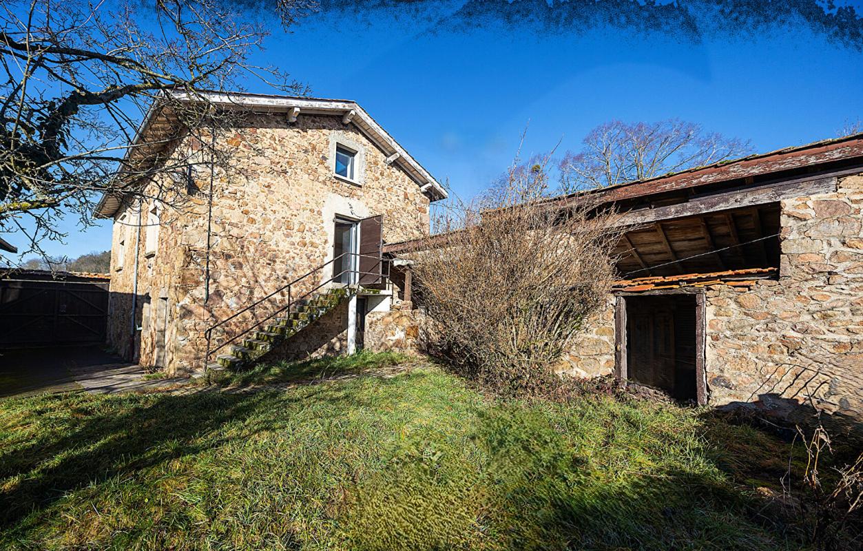 LONGESSAIGNE Maison de caractère : Un balcon sur la nature et un potentiel à sculpter 6