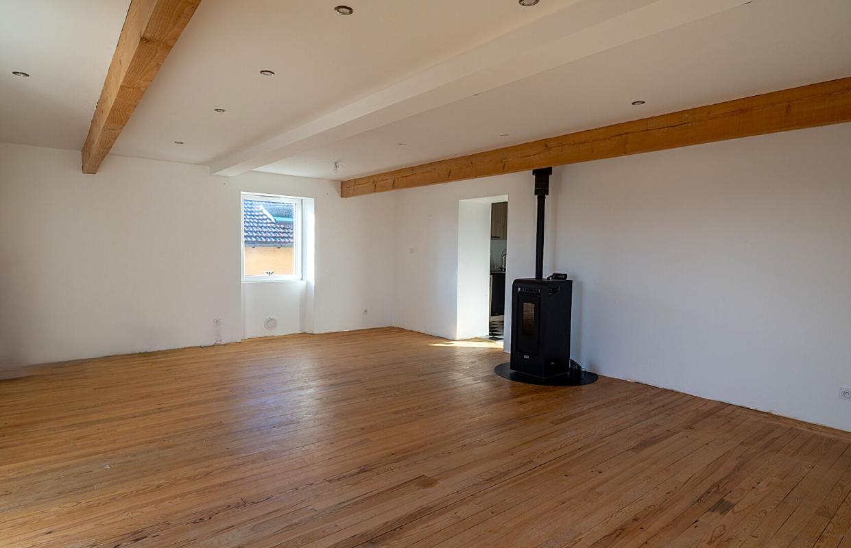 LONGESSAIGNE Maison de caractère : Un balcon sur la nature et un potentiel à sculpter 8