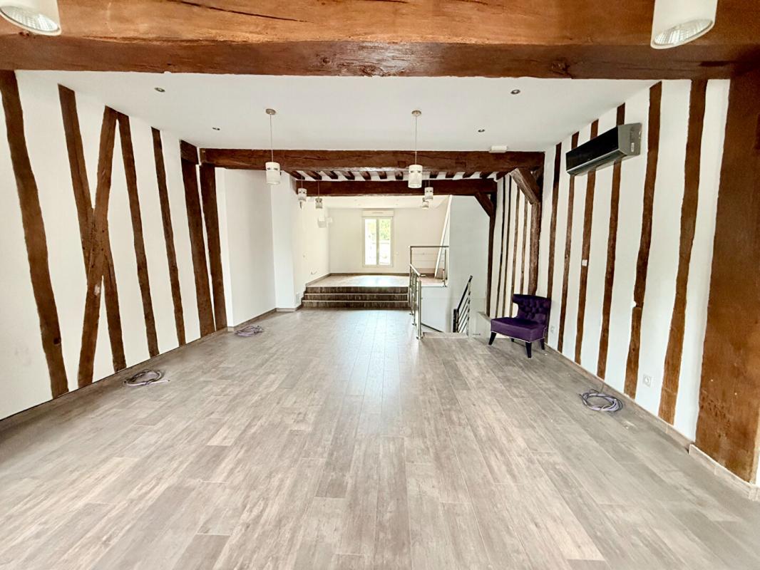 SENS Sens Immeuble 10 pièce(s) 250 m2, Bien à fort potentiel ! Usage habitation, commercial ou mixte ! 1