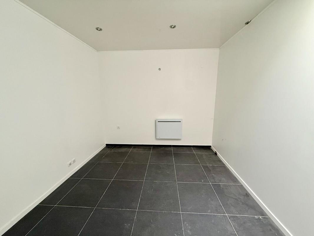 SENS Sens Immeuble 10 pièce(s) 250 m2, Bien à fort potentiel ! Usage habitation, commercial ou mixte ! 10