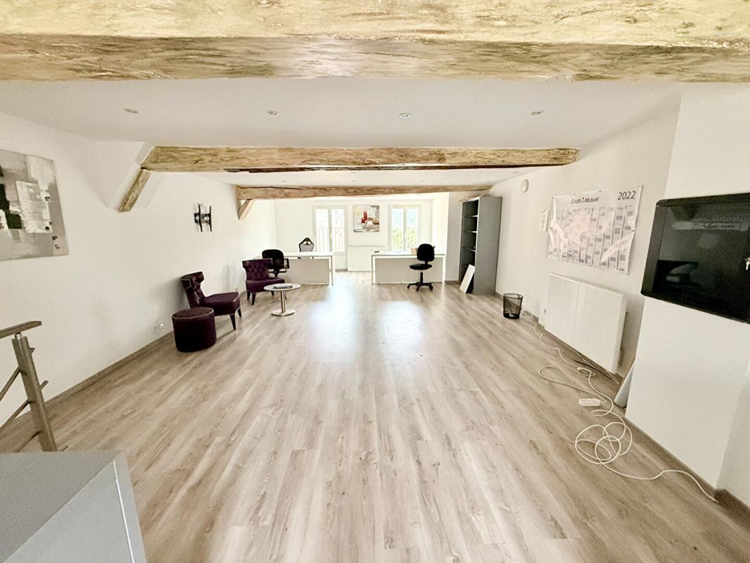 SENS Sens Immeuble 10 pièce(s) 250 m2, Bien à fort potentiel ! Usage habitation, commercial ou mixte ! 3