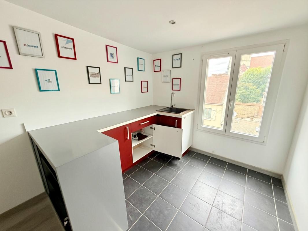 SENS Sens Immeuble 10 pièce(s) 250 m2, Bien à fort potentiel ! Usage habitation, commercial ou mixte ! 5