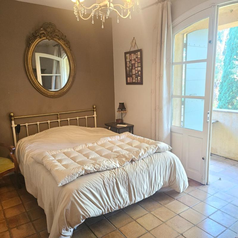 GRIMAUD Demeure de charme provençale à pied  à la plage et vue mer 11