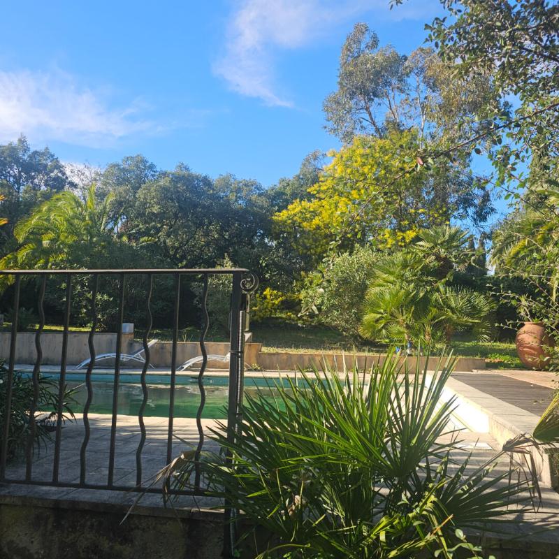 GRIMAUD Demeure de charme provençale à pied  à la plage et vue mer 5