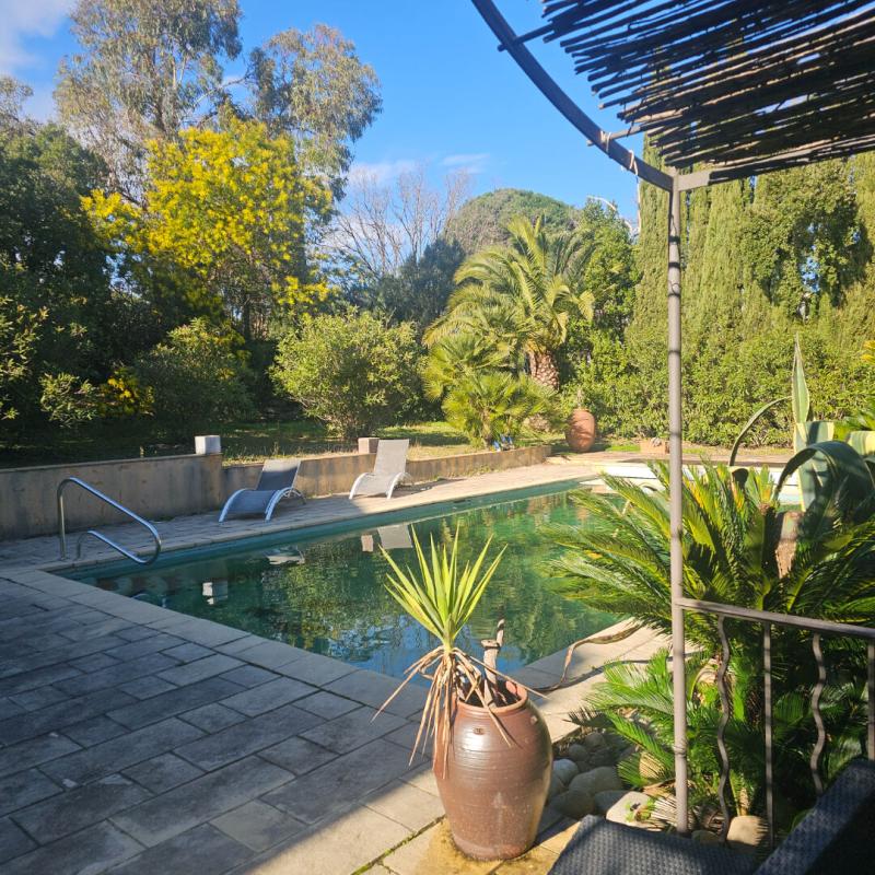 GRIMAUD Demeure de charme provençale à pied  à la plage et vue mer 6