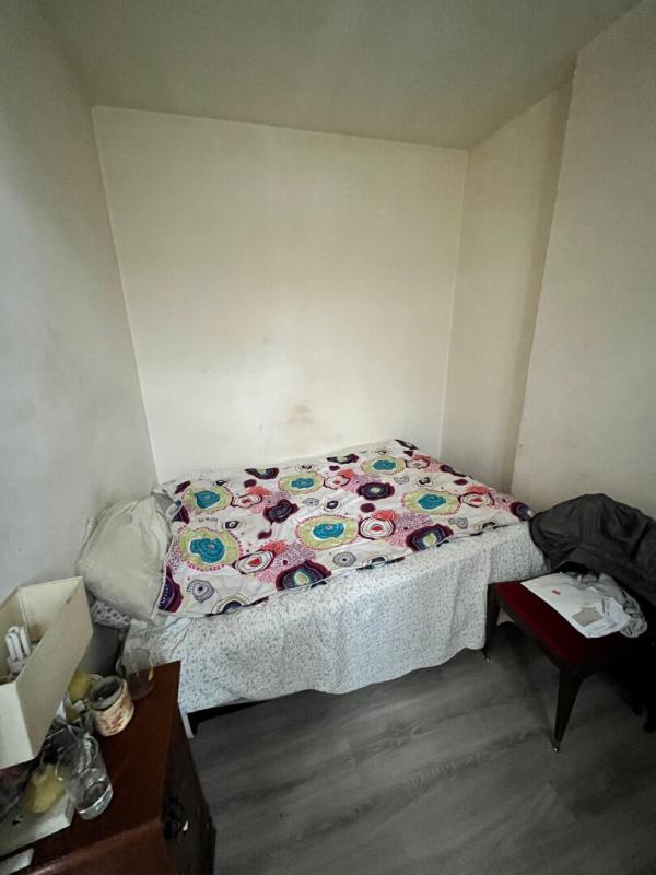 MOULINS Immeuble Moulins 3 appartements + local 100 m2 + 2 garages + terrain 12