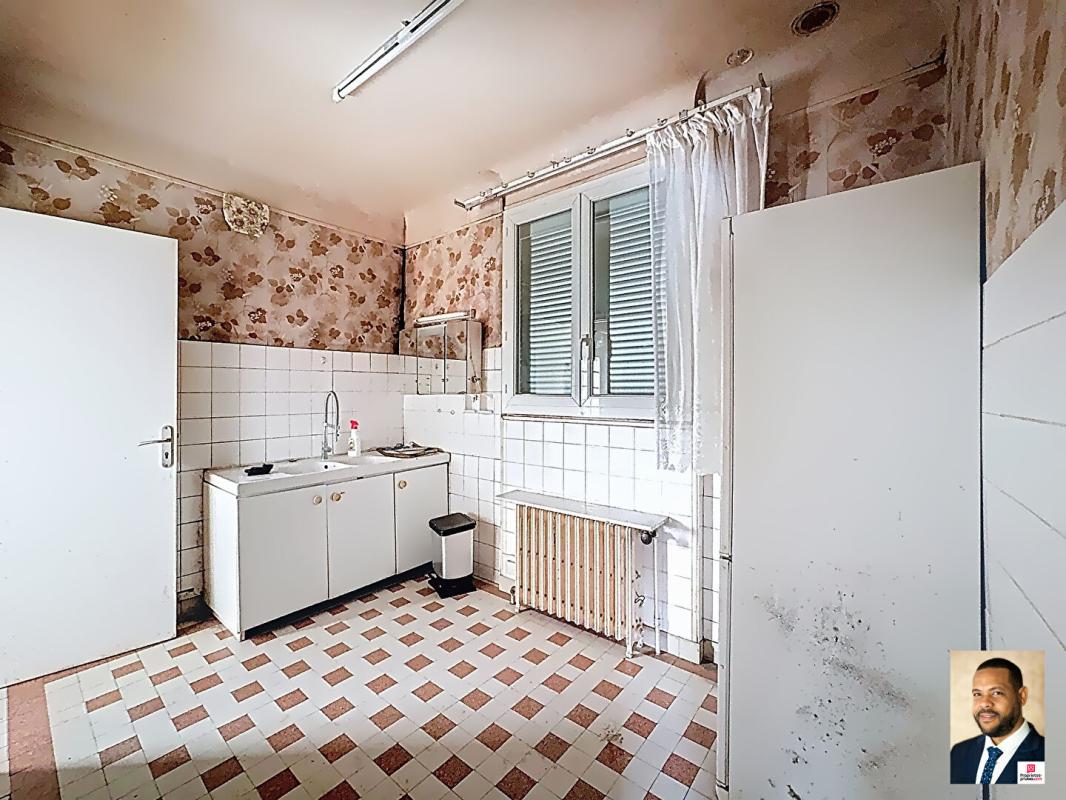 PARAY-VIEILLE-POSTE Maison Paray Vieille Poste 3 pièces de 150m² totale 17