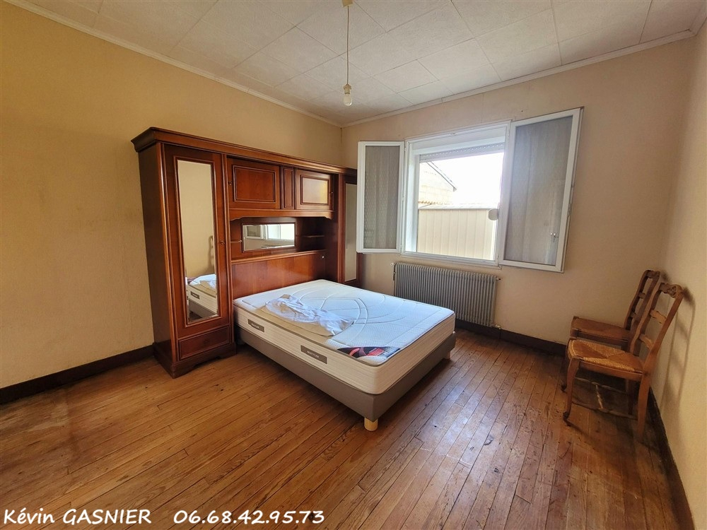 SOYAUX SOYAUX (16800) : Maison de plain pied avec 2 chambres et jardin clos 5