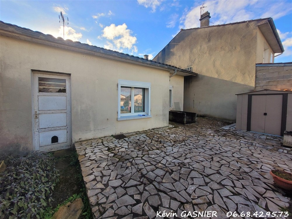 SOYAUX SOYAUX (16800) : Maison de plain pied avec 2 chambres et jardin clos 8