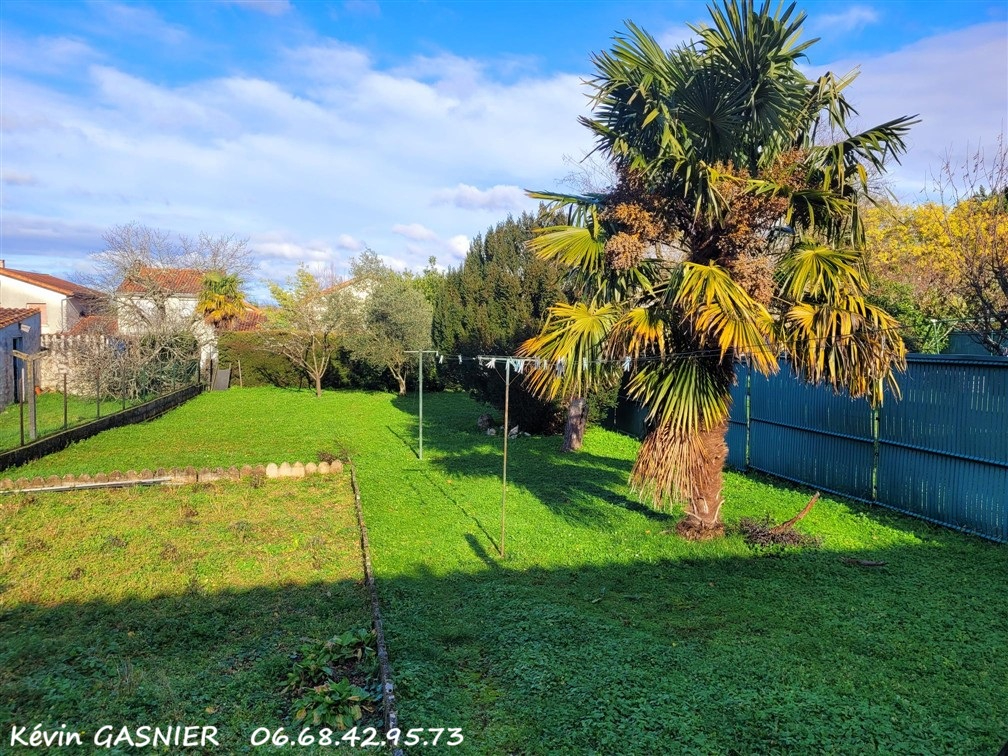 SOYAUX SOYAUX (16800) : Maison de plain pied avec 2 chambres et jardin clos 9