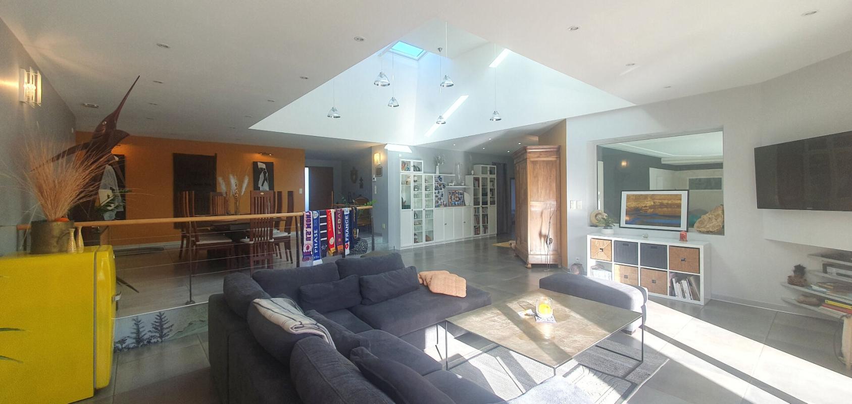 LANGUIDIC Propriété contemporaine d'exception avec piscine et spa d'intérieur 2