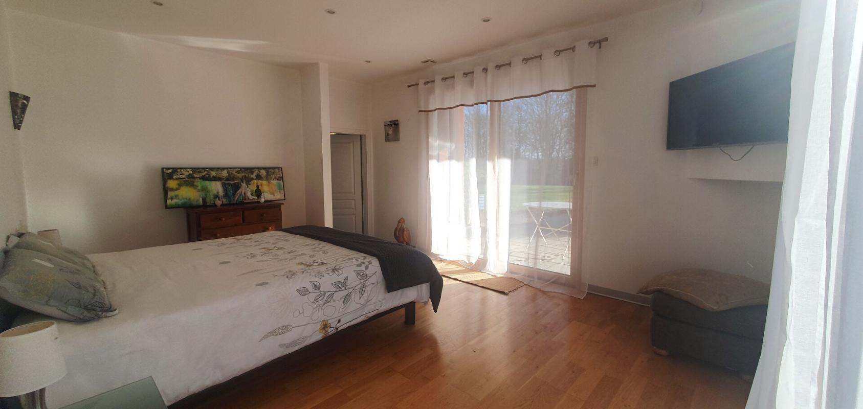 LANGUIDIC Propriété contemporaine d'exception avec piscine et spa d'intérieur 5