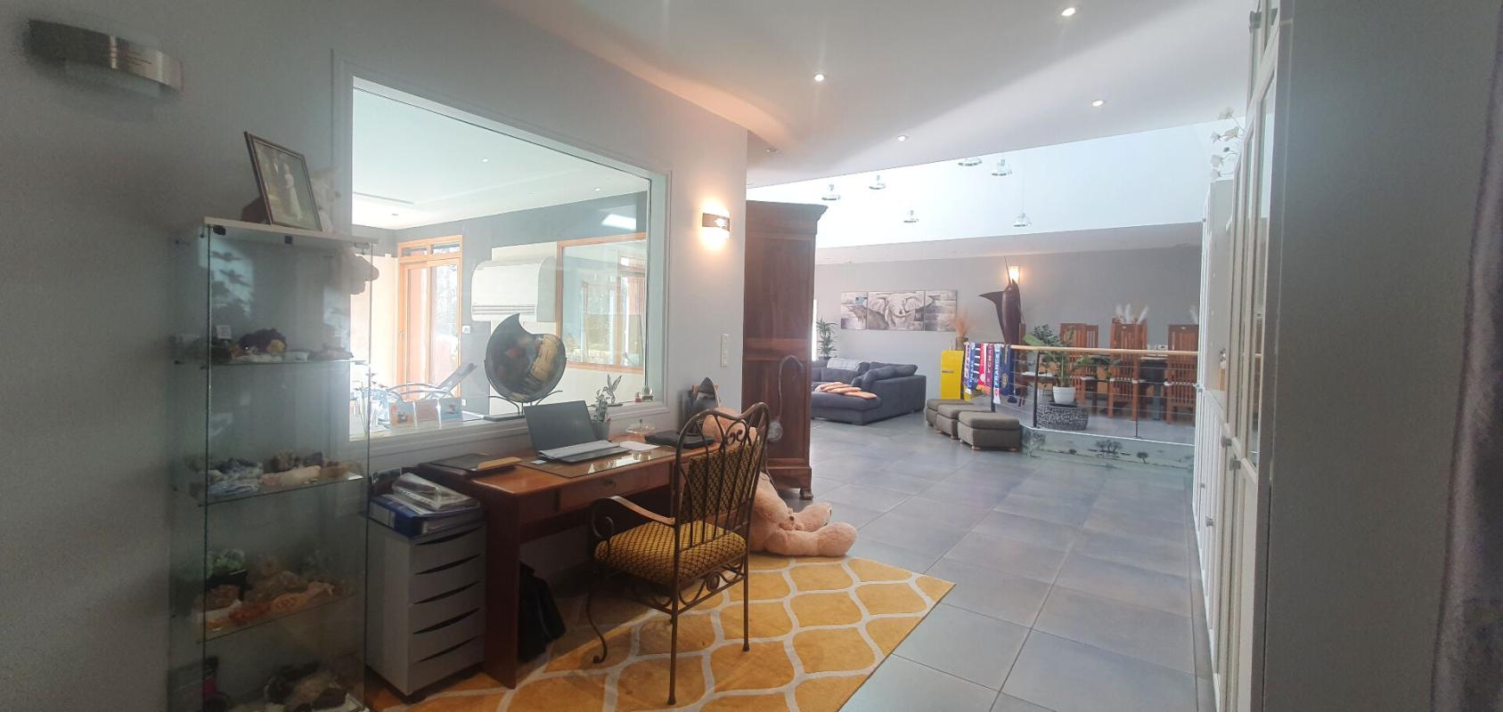 LANGUIDIC Propriété contemporaine d'exception avec piscine et spa d'intérieur 9