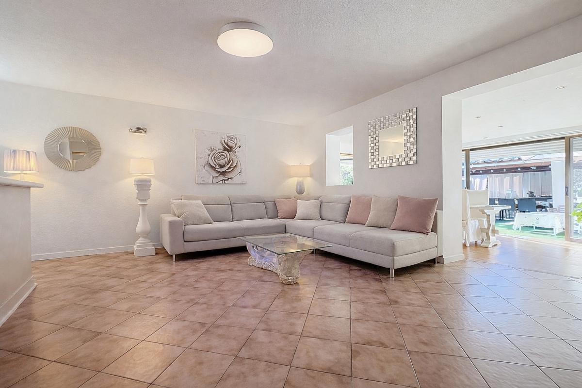 MOUANS-SARTOUX Maison 5 pièces avec jardin Mouans-Sartoux, secteur résidentiel 2