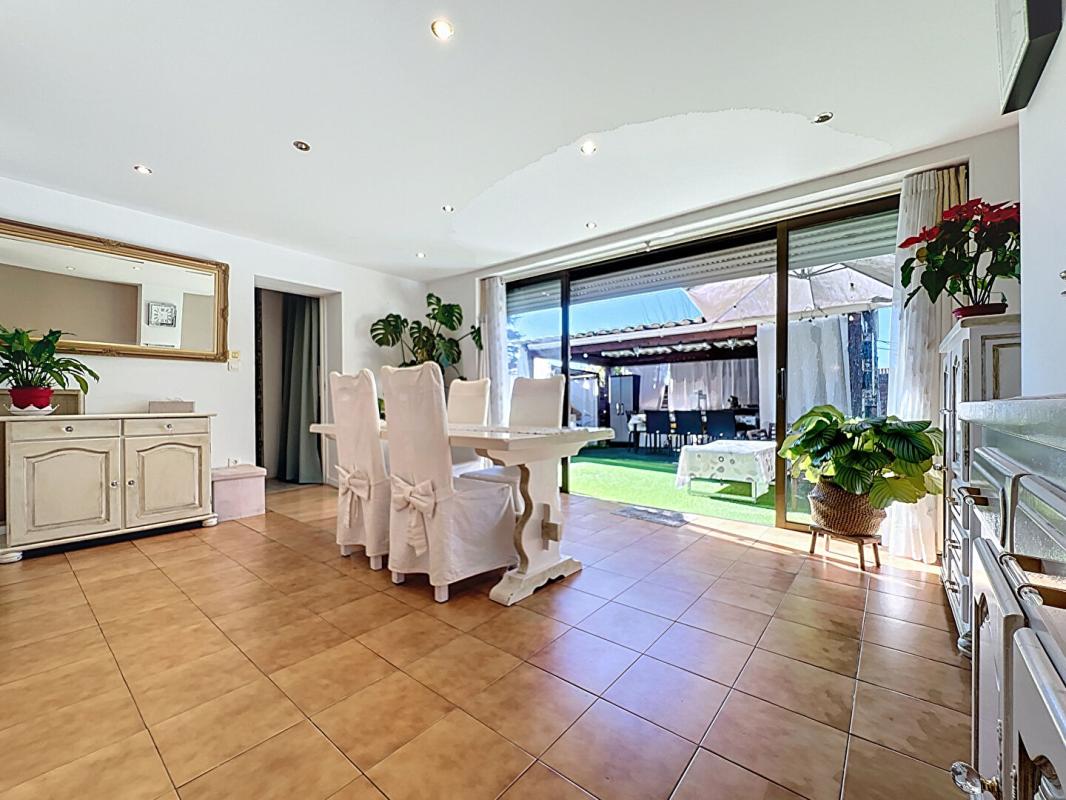 MOUANS-SARTOUX Maison 5 pièces avec jardin Mouans-Sartoux, secteur résidentiel 3