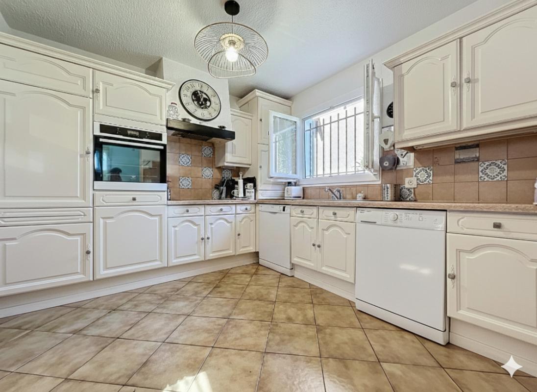 MOUANS-SARTOUX Maison 5 pièces avec jardin Mouans-Sartoux, secteur résidentiel 5