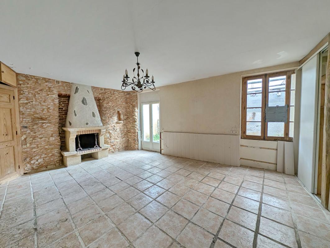 LE BUGUE Maison centre ville 3 chambres + cour 3