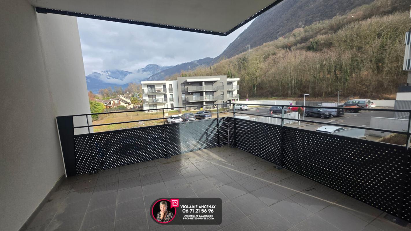 CHALLES-LES-EAUX Appartement  T2 Challes Les Eaux  43 m2 avec garage 2