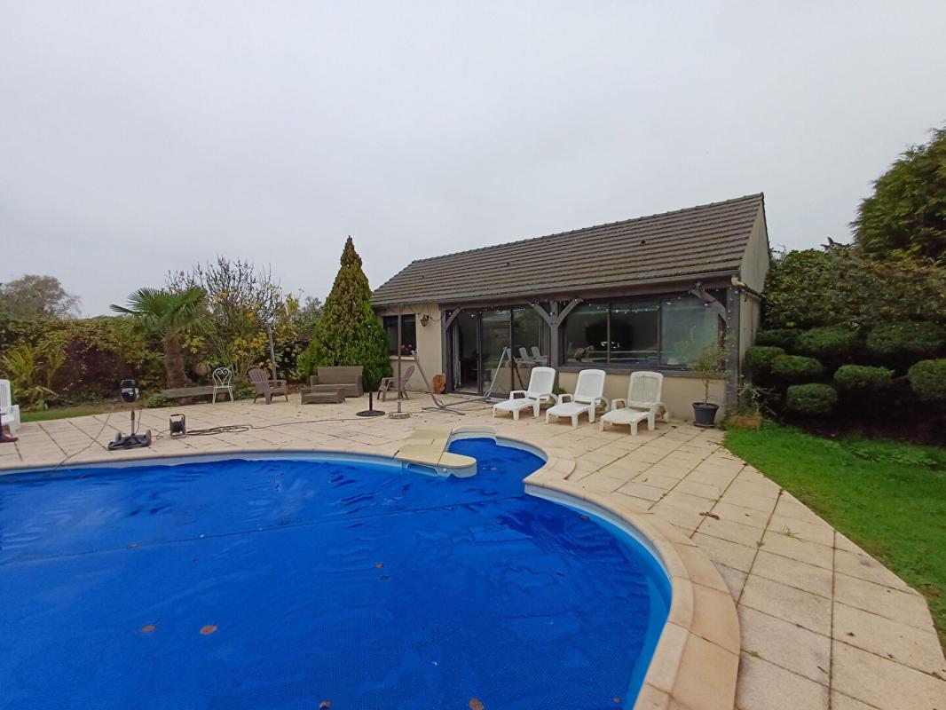 NOYON PROPRIETE avec parc arboré et piscine 12