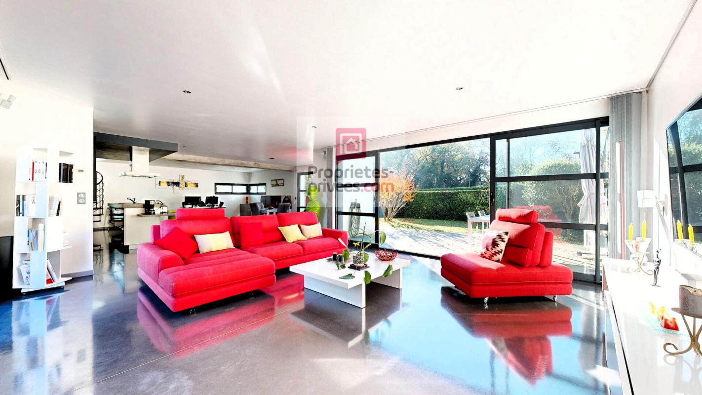 EYSINES Dept 33 - Eysines Montalieu- Maison  d'Architecte d'Exception - 4 pièce(s) 138 m2 avec terrasses, piscine, et son jardin arboré de 444m2 1