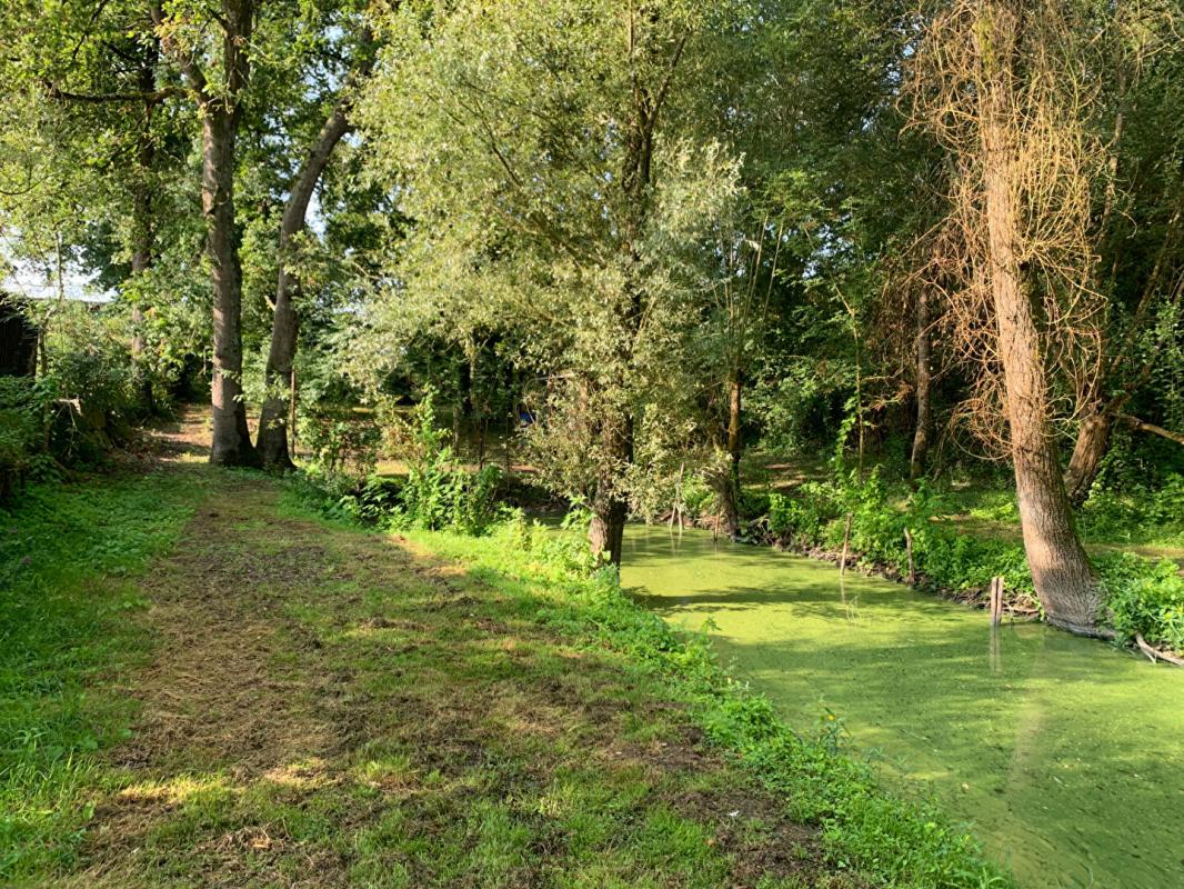 LA CHEVROLIERE Batisse sur terrain de 1899 m² sur la chevroliere 9