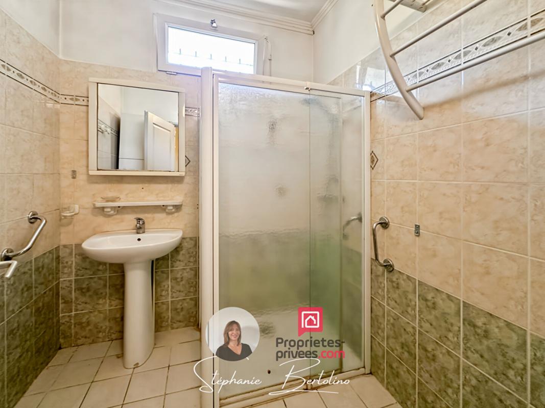 DRAGUIGNAN Maison Draguignan 7 pièces -180 m2 - 3000 m2 de terrain  zone UCA 10