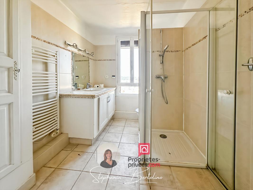 DRAGUIGNAN Maison Draguignan 7 pièces -180 m2 - 3000 m2 de terrain  zone UCA 13