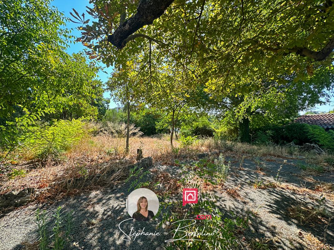 DRAGUIGNAN Maison Draguignan 7 pièces -180 m2 - 3000 m2 de terrain  zone UCA 2