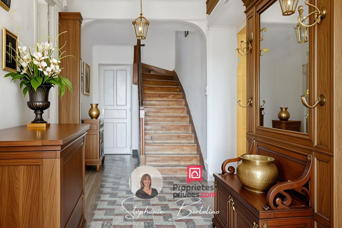 DRAGUIGNAN Maison Draguignan 7 pièces -180 m2 - 3000 m2 de terrain  zone UCA 4