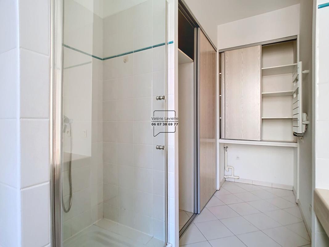 MARSEILLE-1ER-ARRONDISSEMENT Marseille (13001) - Vieux Port / République  - Type 3 - 86 m2  + Balcon filant - VENDU LOUE 12