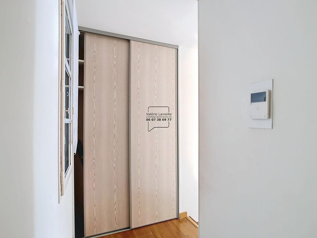 MARSEILLE-1ER-ARRONDISSEMENT Marseille (13001) - Vieux Port / République  - Type 3 - 86 m2  + Balcon filant - VENDU LOUE 13