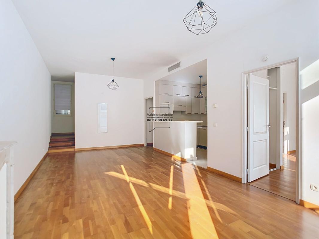 MARSEILLE-1ER-ARRONDISSEMENT Marseille (13001) - Vieux Port / République  - Type 3 - 86 m2  + Balcon filant - VENDU LOUE 6