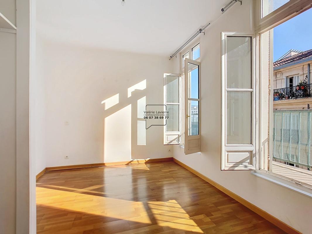 MARSEILLE-1ER-ARRONDISSEMENT Marseille (13001) - Vieux Port / République  - Type 3 - 86 m2  + Balcon filant - VENDU LOUE 7