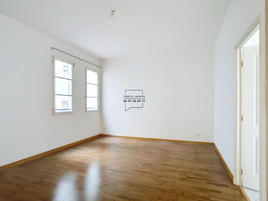 MARSEILLE-1ER-ARRONDISSEMENT Marseille (13001) - Vieux Port / République  - Type 3 - 86 m2  + Balcon filant - VENDU LOUE 9