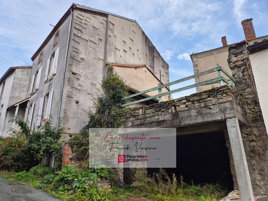 MOUCHAMPS A VENDRE en Exclusivité à Mouchamps Centre bourg, maison de 112 m2 avec 3 chambres et un grenier 17