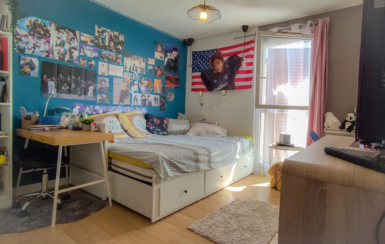 LA LONDE-LES-MAURES LA LONDE A LOUER MEUBLEE A L'ANNEE Maison de ville T4 +loggia+parking S/S 13