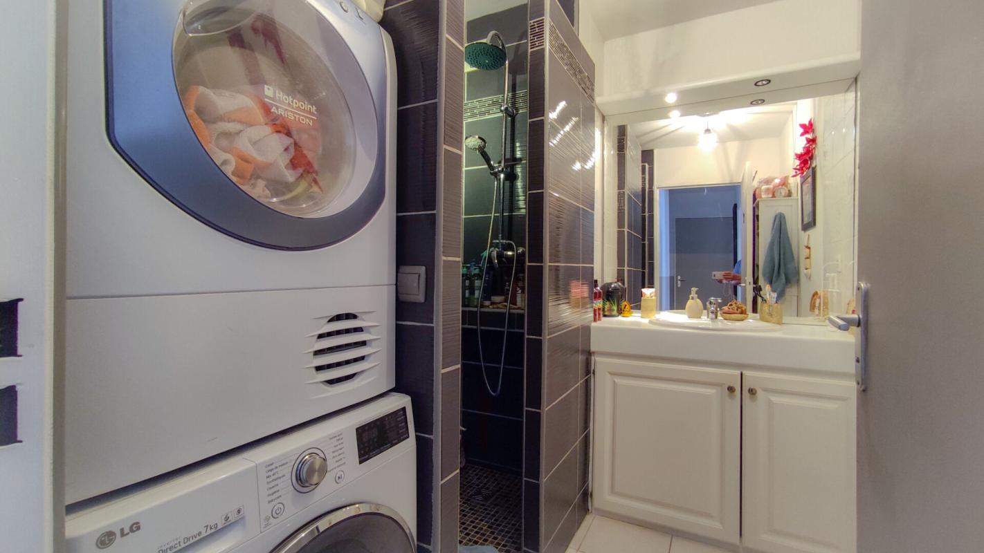 LA LONDE-LES-MAURES LA LONDE A LOUER MEUBLEE A L'ANNEE Maison de ville T4 +loggia+parking S/S 14