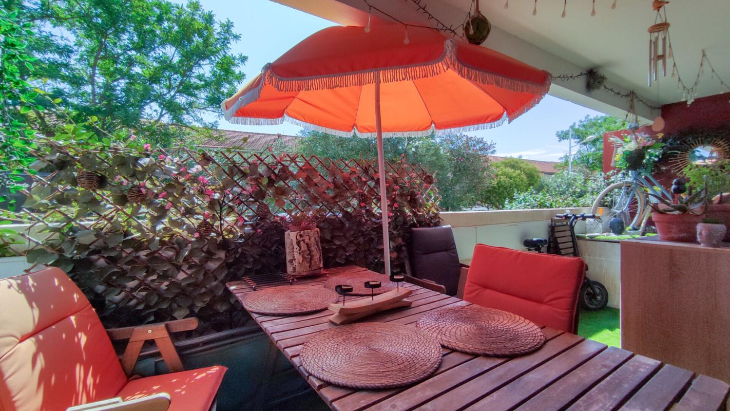 LA LONDE-LES-MAURES LA LONDE A LOUER MEUBLEE A L'ANNEE Maison de ville T4 +loggia+parking S/S 2