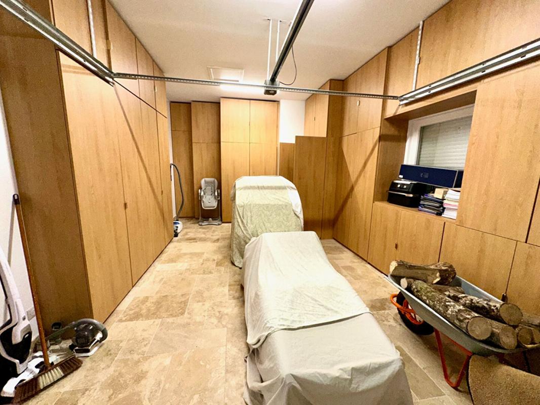 AMILLY A 1h de Paris - A VENDRE ELEGANTE MAISON CONTEMPORAINE d'environ 195 m2, GARAGE, TERRAIN 1535 m2 16