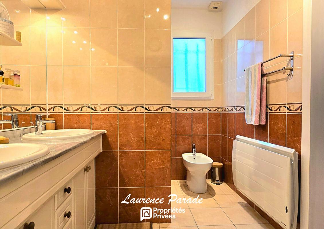 MONTPON-MENESTEROL Maison avec garage piscine et porche 12