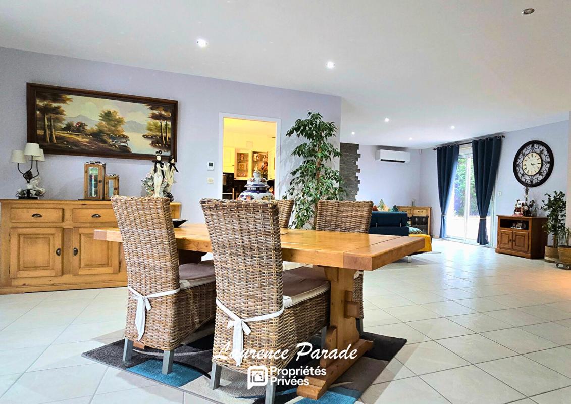 MONTPON-MENESTEROL Maison avec garage piscine et porche 5