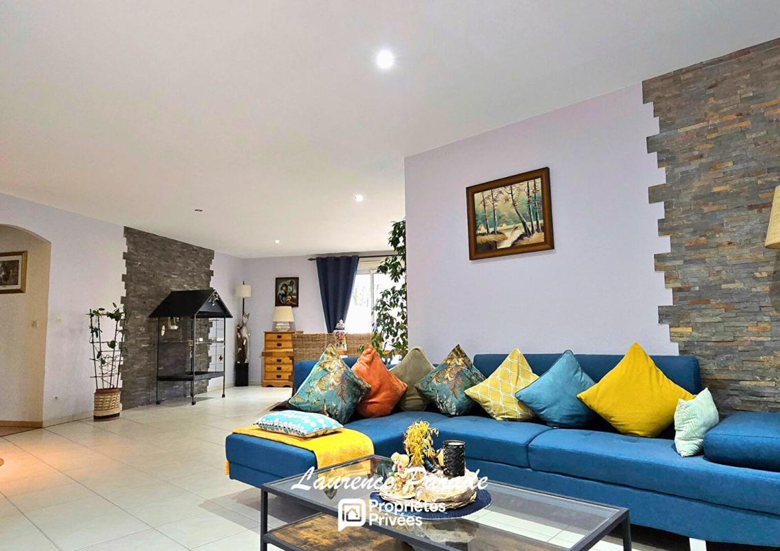 MONTPON-MENESTEROL Maison avec garage piscine et porche 6