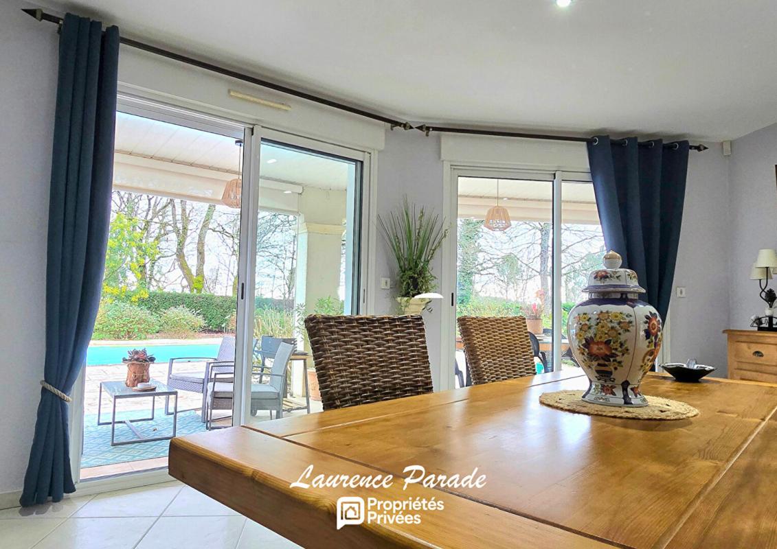 MONTPON-MENESTEROL Maison avec garage piscine et porche 7