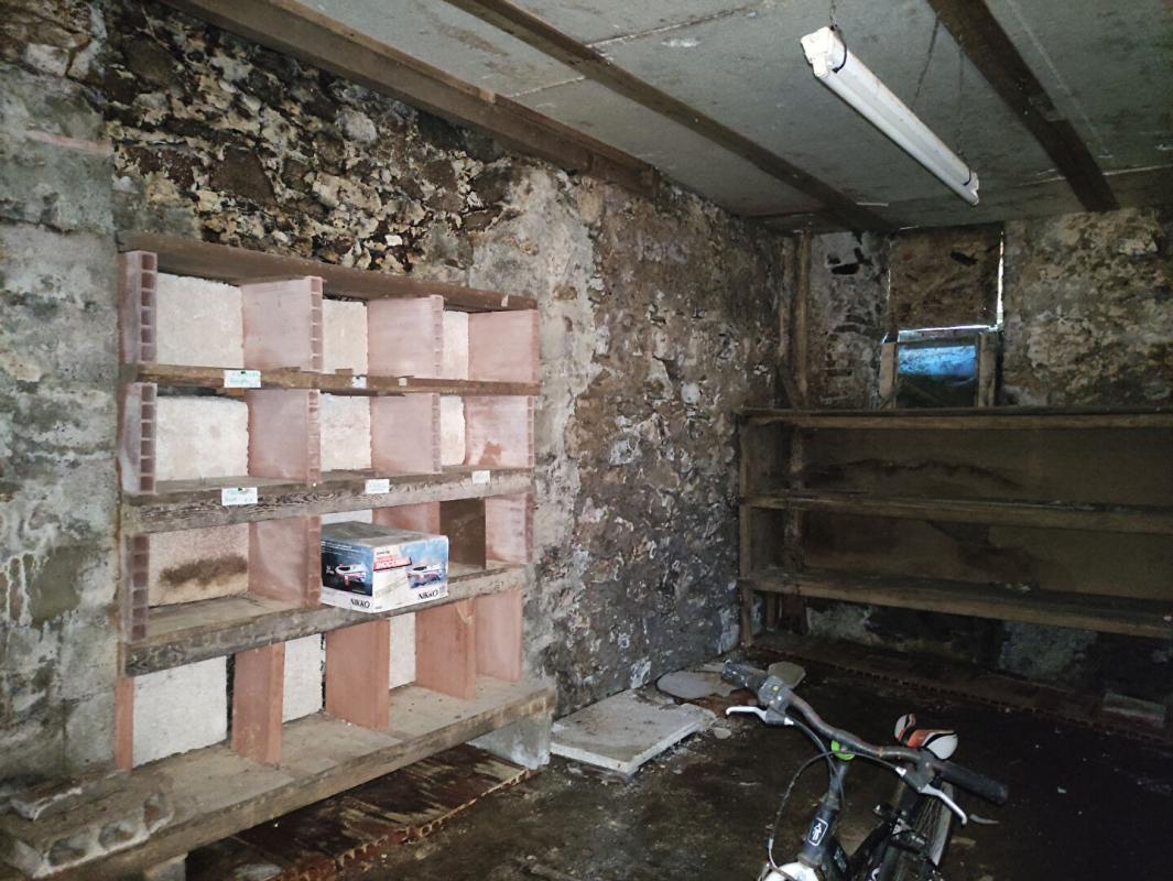 POUZAUGES Maison  6 pièces, 97 m² + dépendances en pierres 15