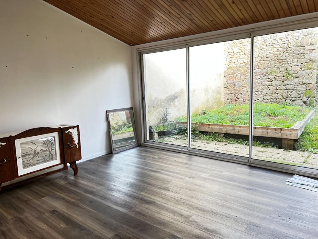 POUZAUGES Maison  6 pièces, 97 m² + dépendances en pierres 5