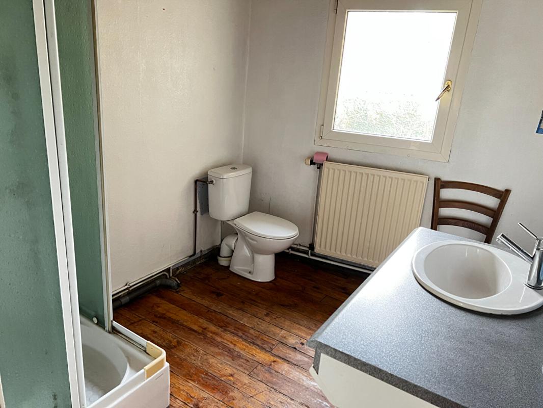 POUZAUGES Maison  6 pièces, 97 m² + dépendances en pierres 6