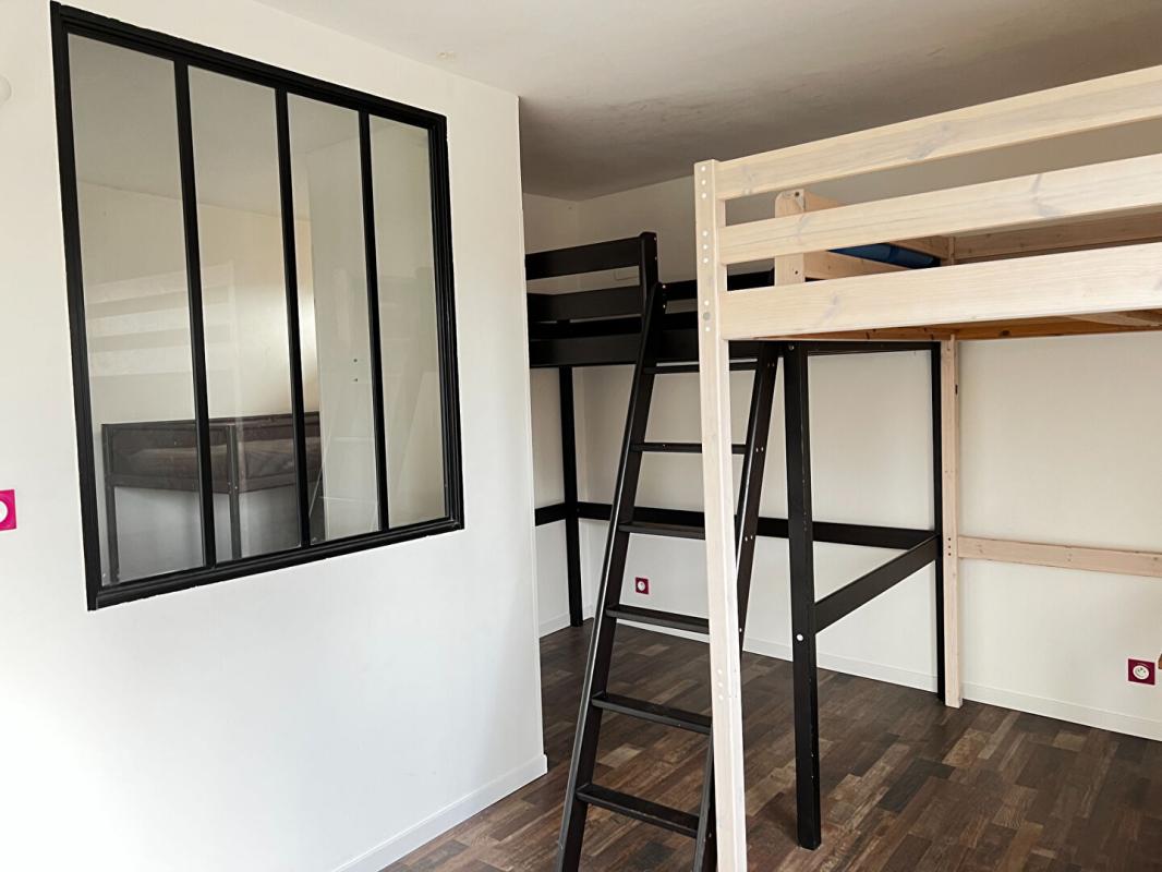 POUZAUGES Maison  6 pièces, 97 m² + dépendances en pierres 8