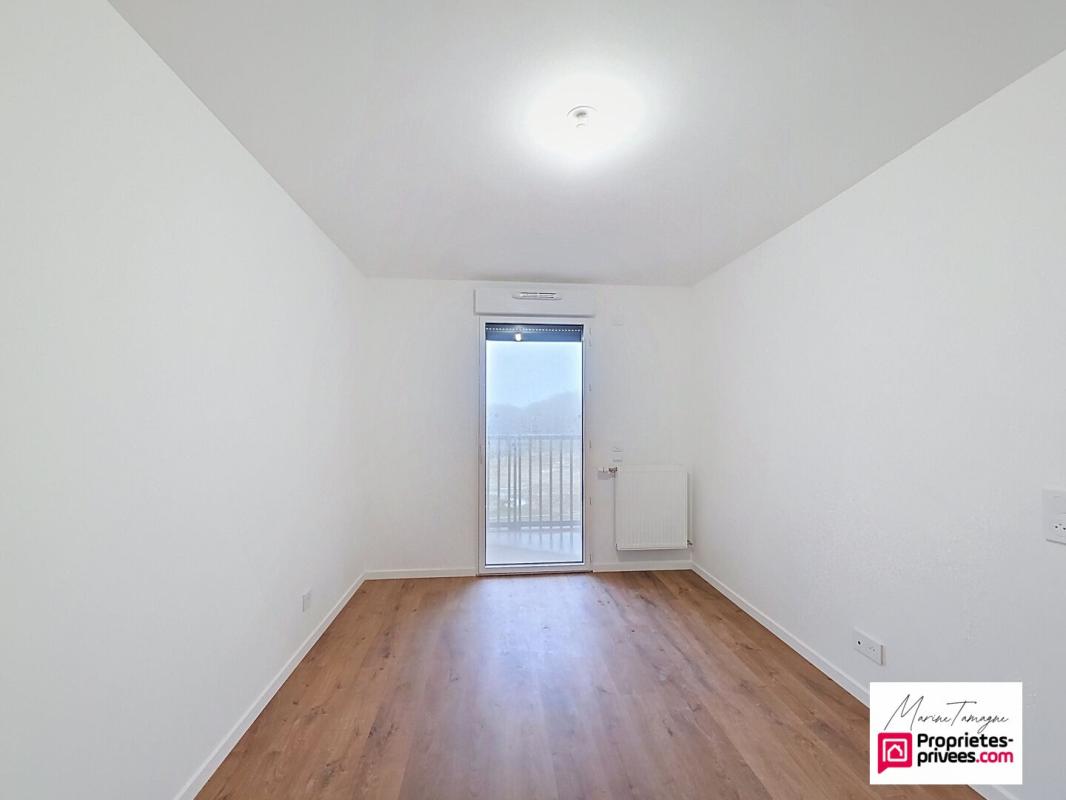 COMPIEGNE Trois pièces avec balcon, garage + parking , Quartier des Sablons 11