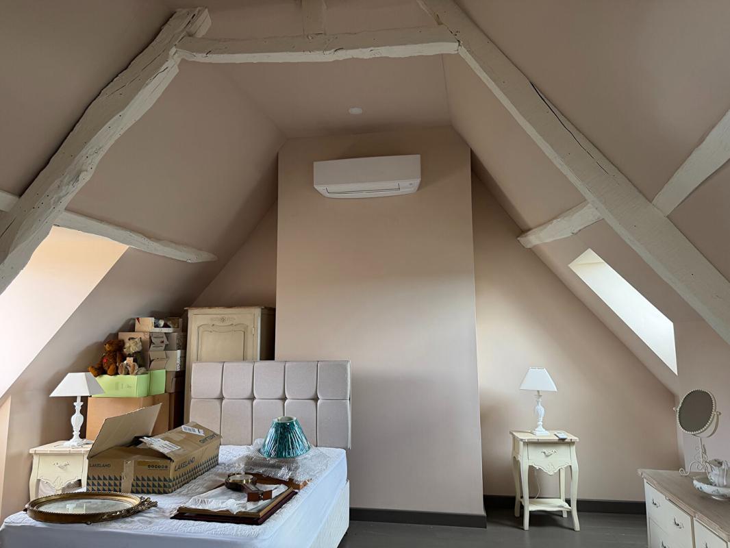 FAUX Ferme rénovée avec finition exceptionnel, piscine et 3 hectares de terrain 12